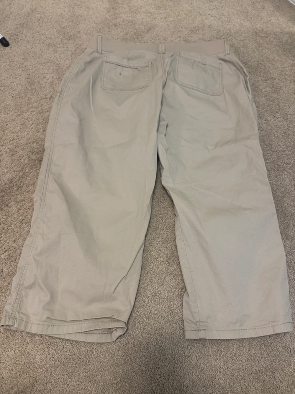 Lee Women's Light Beige Cargo Capris with Utility Pockets - Picture 5 of 8